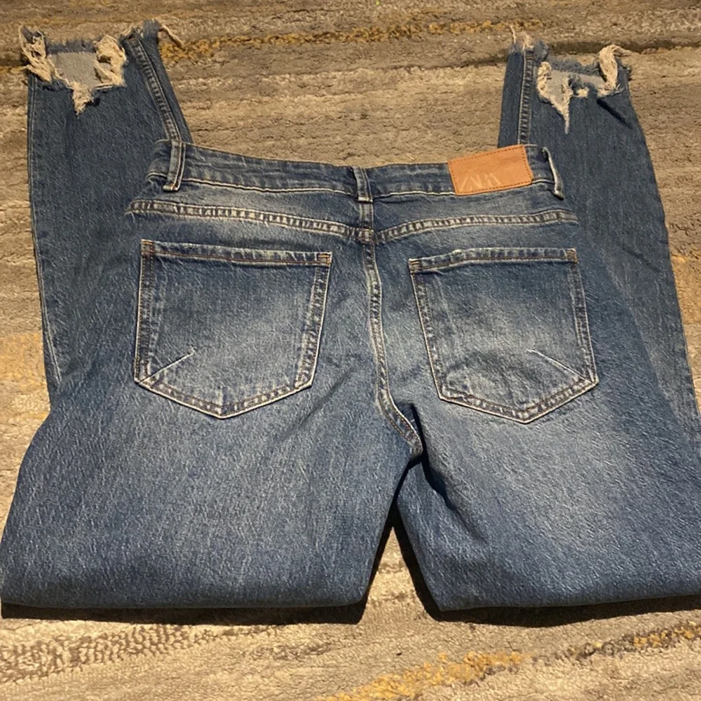 ZARA RIPPED JEANS - Picture 7 of 8